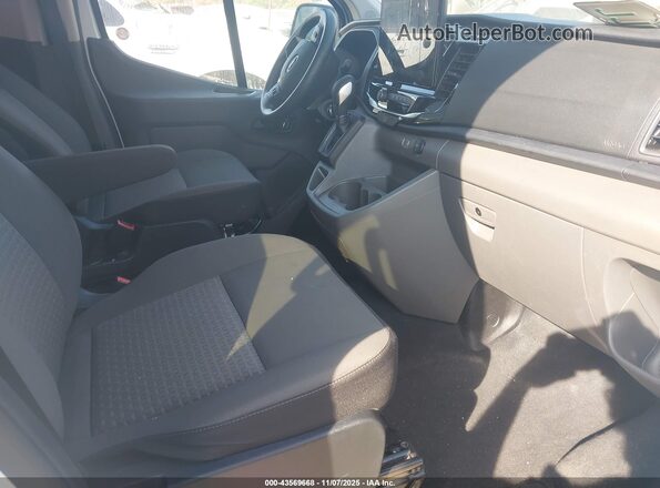 1FBAX2YG2PKB08250 2023 FORD PASSENGER White Вид салону спереду
