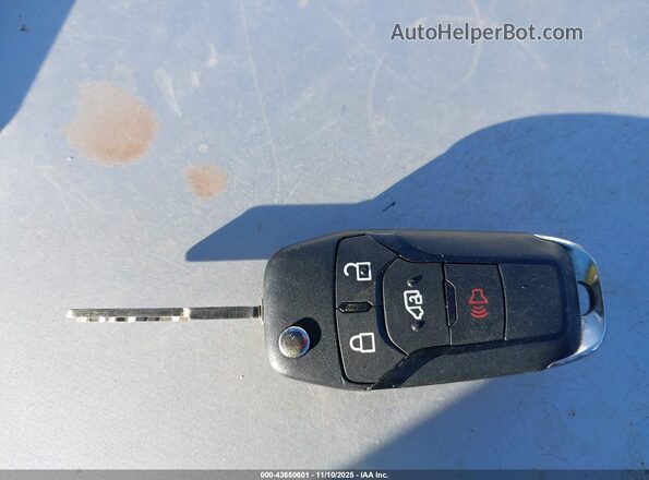 1FBAX2YG2PKB41586 2023 FORD PASSENGER White Առջևի վահանակի տեսք