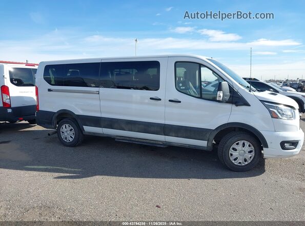 1FBAX2YG7PKA93857 2023 FORD PASSENGER Белый Вид задней части салона