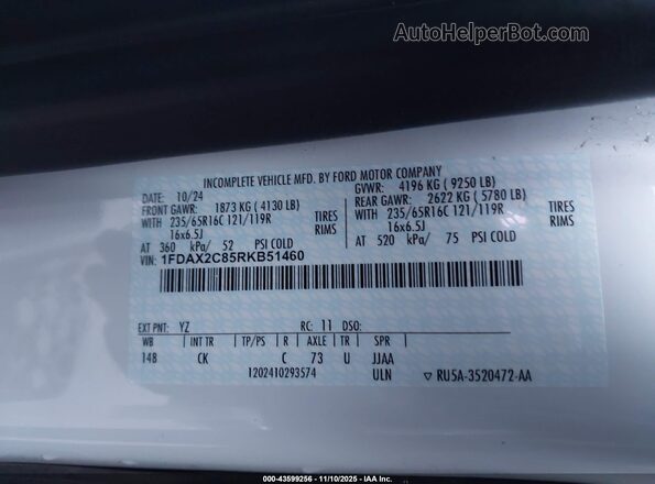 1FDAX2C85RKB51460 2024 FORD PASSENGER Белый Вид подкапотного пространства