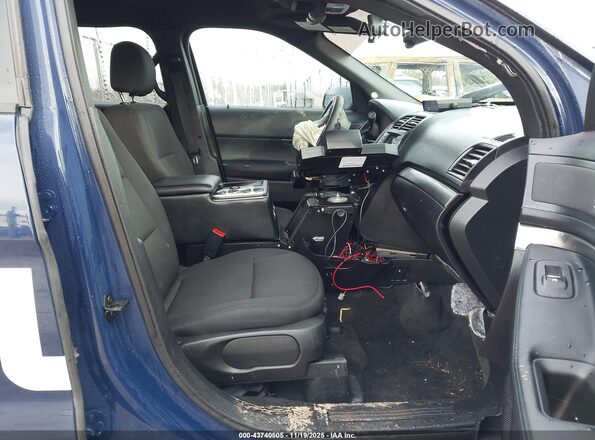 1FM5K8AR3GGA19215 2016 FORD UTILITY POLICE INTERCEPTOR Синий Вид салона спереди