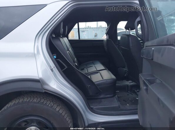 1FM5K8AW2PNA02536 2023 FORD POLICE INTERCEPTOR Silver Widok naklejki z numerem VIN