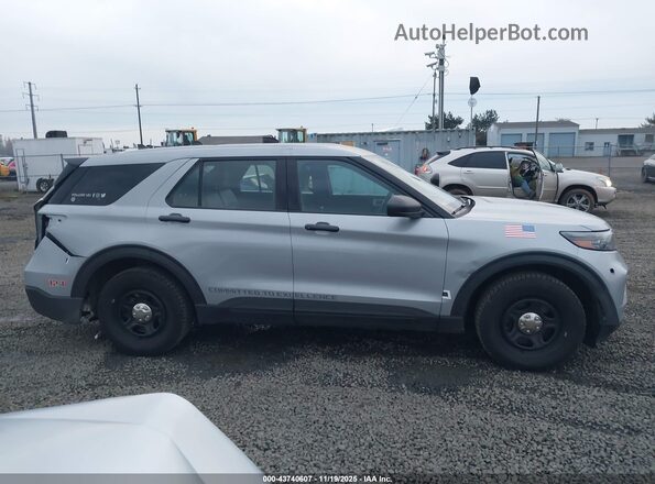 1FM5K8AW2PNA02536 2023 FORD POLICE INTERCEPTOR Silver Widok wnętrza 360 stopni