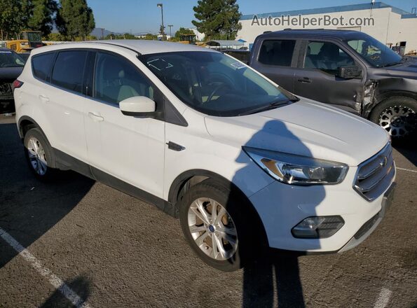 1FMCU0GD8HUB82959 2017 FORD ESCAPE White Передня права чверть