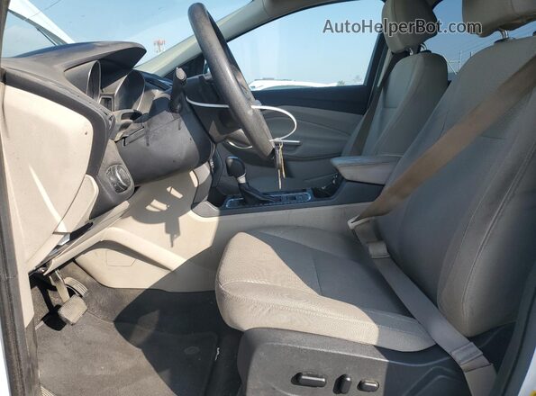 1FMCU9GD5HUB45551 2017 FORD ESCAPE Белый Вид салона спереди