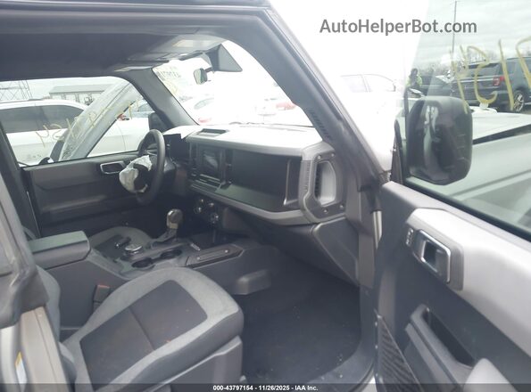 1FMDE5DH8NLB86730 2022 FORD BRONCO Серебряный Вид салона спереди