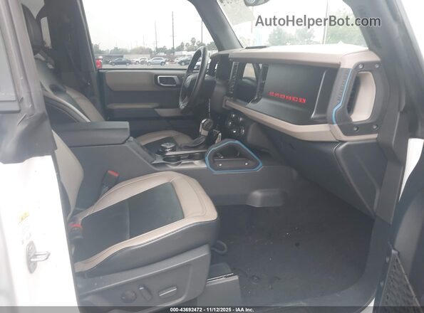 1FMEE5DPXPLB65991 2023 FORD BRONCO White Вид салону спереду