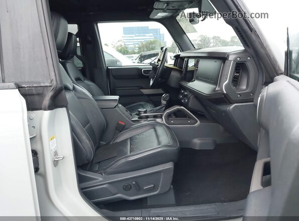 1FMEE5EP8MLA40840 2021 FORD BRONCO Gray Vista interior delantera