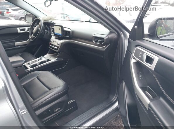 1FMSK8DH1NGA41751 2022 FORD FORD EXPLORER Серебряный Вид салона спереди