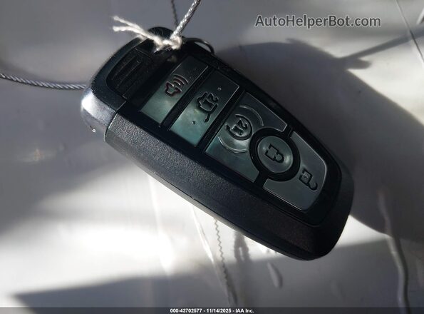 1FMSK8DH8RGA68452 2024 FORD FORD EXPLORER Gray Widok deski rozdzielczej