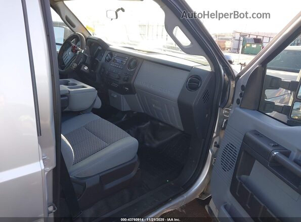 1FT7W2BT5GEA91070 2016 FORD F-250 Серебряный Вид салона спереди