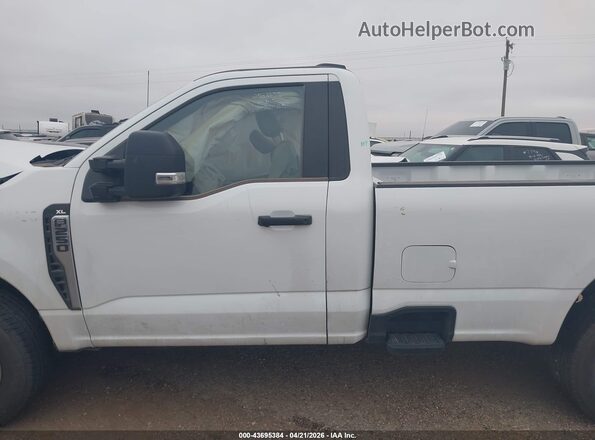 1FTBF2AA7SEC21997 2025 FORD F-250 White Вид задньої частини салону