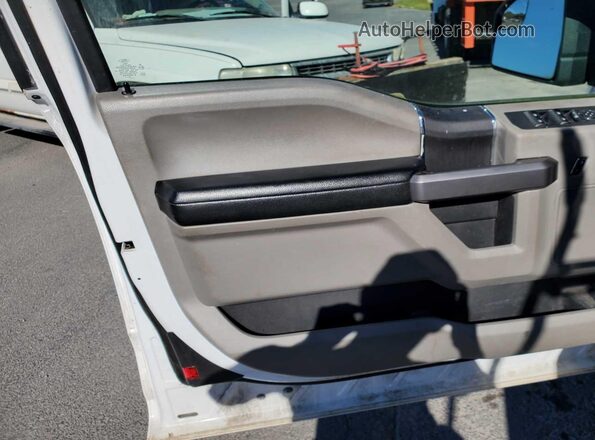 1FTEX1EP9KKC43584 2019 FORD F150  Widok wnętrza z przodu