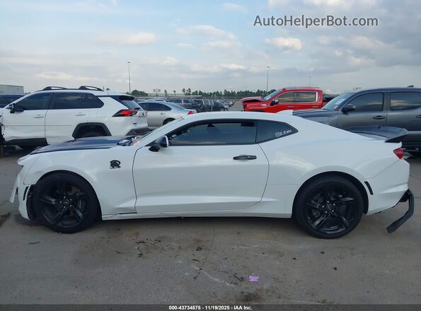 1G1FF1R70M0136013 2021 CHEVROLET CAMARO White Widok wnętrza 360 stopni