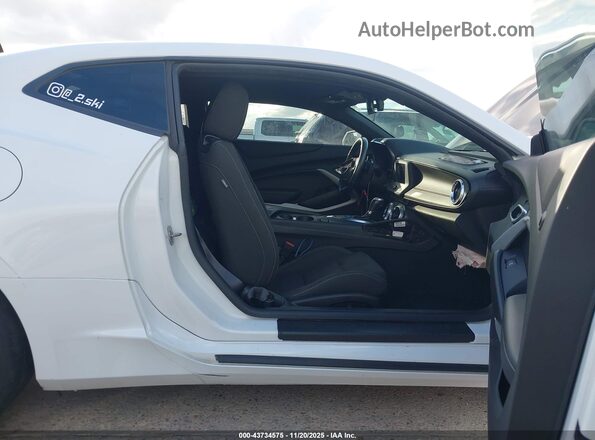 1G1FF1R70M0136013 2021 CHEVROLET CAMARO White Widok wnętrza z przodu