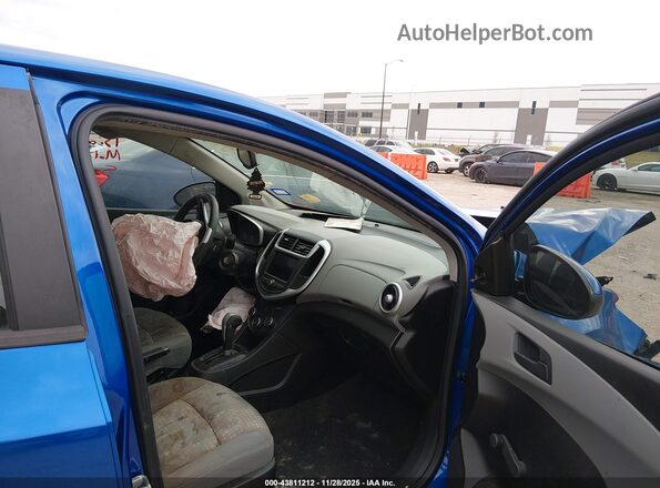 1G1JB5SB2L4136615 2020 CHEVROLET SONIC Синий Вид салона спереди