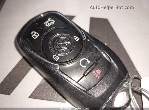 1G4ZP5SS2JU149045 2018 BUICK LACROSSE Beige Vista del salpicadero
