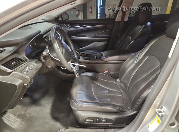 1G4ZP5SS6HU199876 2017 BUICK LACROSSE Серебряный Вид салона спереди