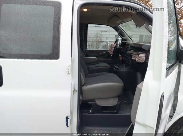 1GCWGAFP5P1230752 2023 CHEVROLET EXPRESS White Vista interior delantera