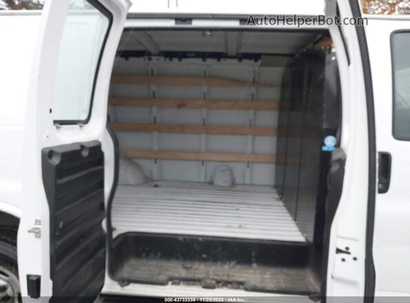 1GCWGAFP5P1230752 2023 CHEVROLET EXPRESS White Vista de la etiqueta del VIN