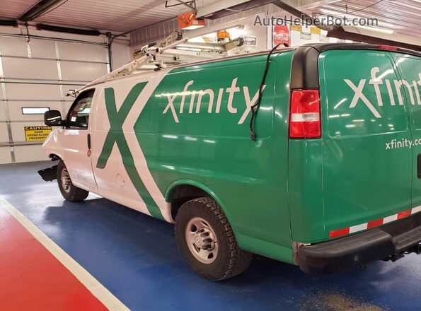 1GCWGAFPXJ1333382 2018 CHEVROLET EXPRESS  Przód prawy