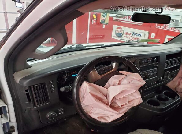 1GCWGAFPXJ1333382 2018 CHEVROLET EXPRESS  Widok zestawu wskaźników