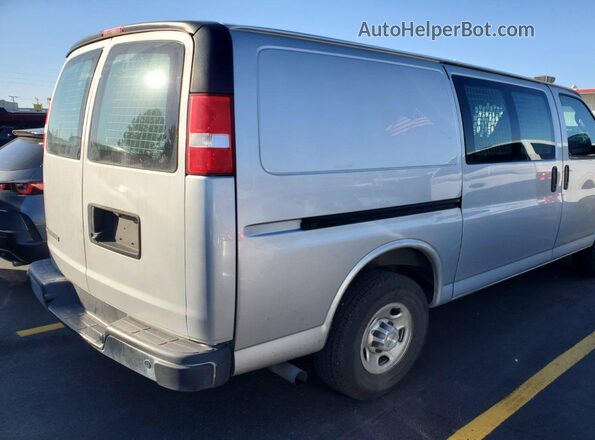 1GCZGGFP1M1301988 2021 CHEVROLET EXPRESS  Вид сзади