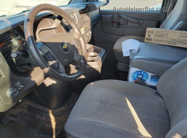1GCZGGFP1M1301988 2021 CHEVROLET EXPRESS  Вид спереди