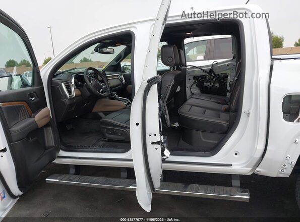 1GTP6FEK2P1180967 2023 GMC CANYON White VIN კოდის სტიკერის ხედი