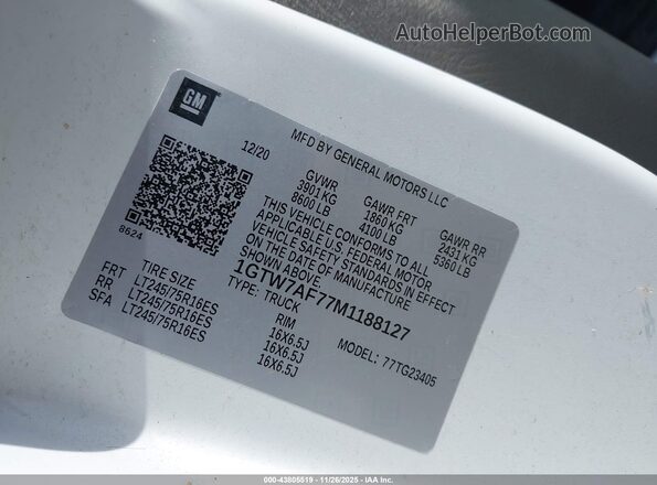 1GTW7AF77M1188127 2021 GMC SAVANA CARGO White Widok komory silnika