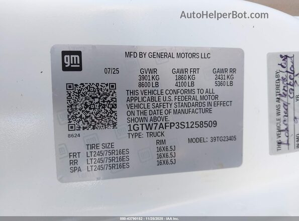 1GTW7AFP3S1258509 2025 GMC SAVANA CARGO White Вид підкапотного простору