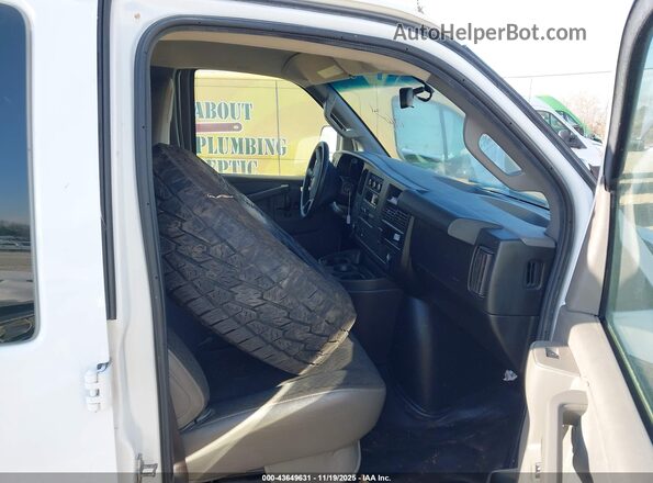 1GTW7AFP8M1300109 2021 GMC SAVANA CARGO White Widok wnętrza z przodu