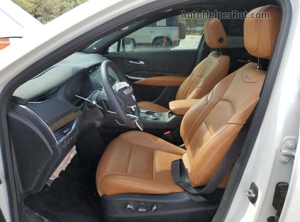 1GYFZDR41NF101916 2022 CADILLAC XT4 Белый Вид салона спереди