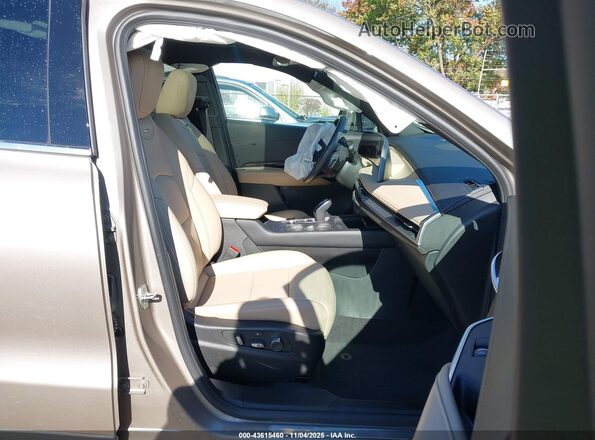 1GYFZDR41RF202136 2024 CADILLAC XT4 Champagne Սալոնի դիմացի տեսք