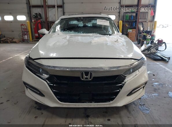 1HGCV3F47KA000747 2019 HONDA ACCORD HYBRID White Rear interior view