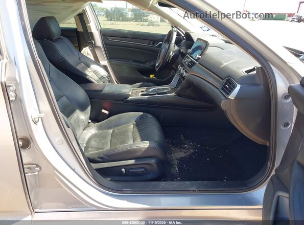 1HGCV3F52JA016376 2018 HONDA ACCORD HYBRID Серебряный Вид салона спереди