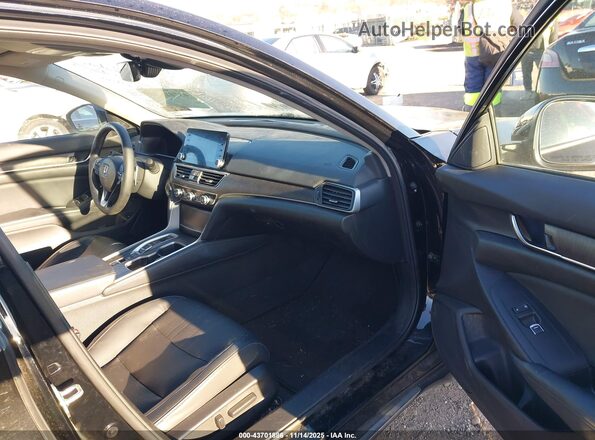 1HGCV3F58JA010100 2018 HONDA ACCORD HYBRID Черный Вид салона спереди