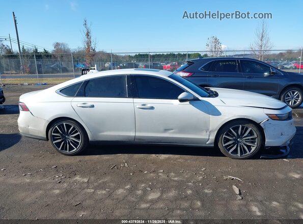 1HGCY2F86SA009301 2025 HONDA ACCORD HYBRID White უკანა სალონის ხედი