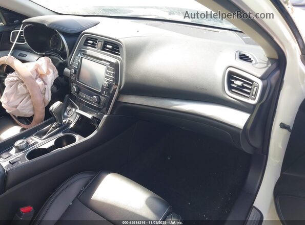 1N4AA6AP2HC364047 2017 NISSAN MAXIMA White Front interior view
