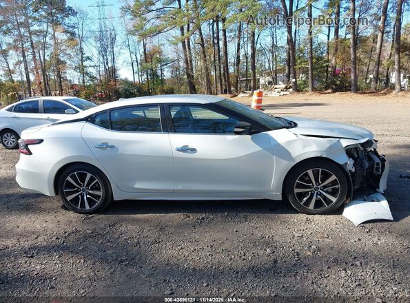 1N4AA6CV0PC511623 2023 NISSAN MAXIMA White Widok wnętrza z tyłu