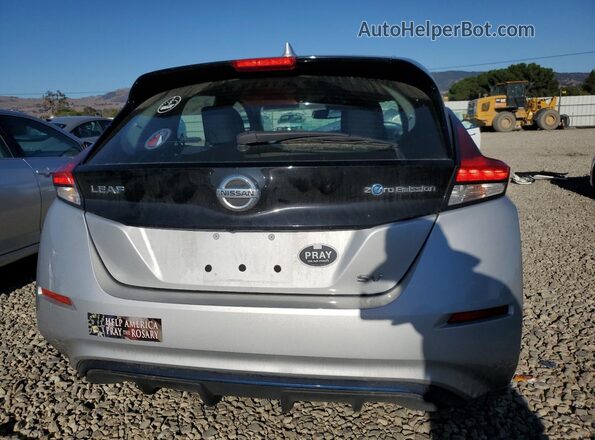 1N4AZ1CP6JC303685 2018 NISSAN LEAF Серебряный Вид сзади