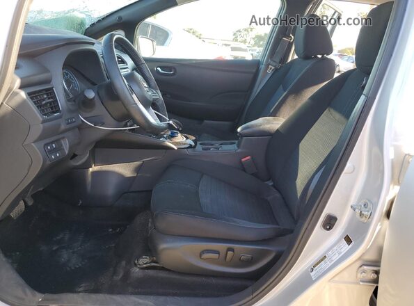 1N4AZ1CP6JC303685 2018 NISSAN LEAF Серебряный Вид салона спереди