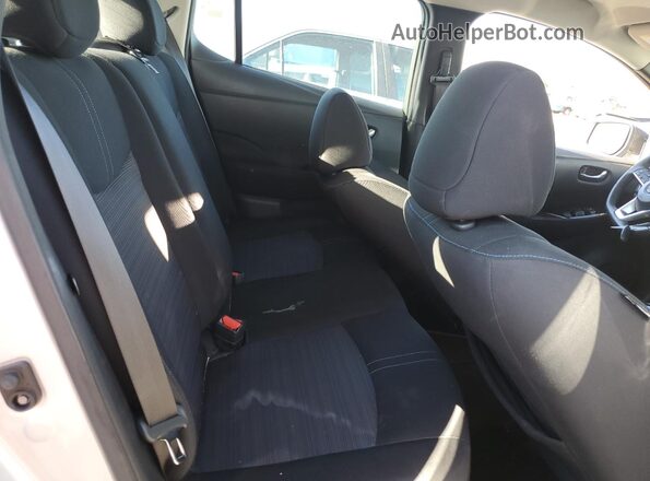 1N4AZ1CP6JC303685 2018 NISSAN LEAF Серебряный Вид задних сидений