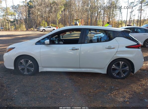 1N4AZ1CV3MC556580 2021 NISSAN LEAF White Widok wnętrza z tyłu