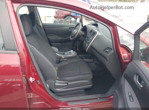 1N4BZ0CP3HC310747 2017 NISSAN LEAF Бордовый Вид салона спереди
