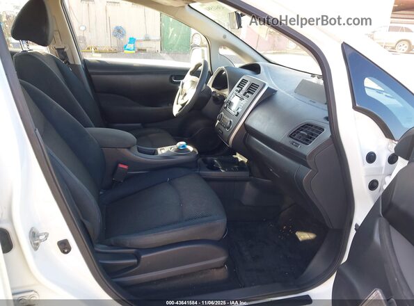 1N4BZ0CP4HC311034 2017 NISSAN LEAF Белый Вид салона спереди