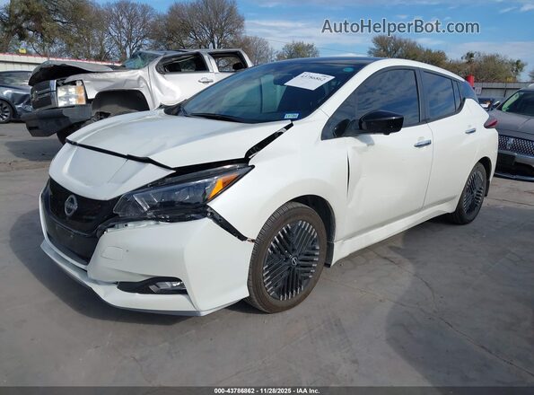 1N4CZ1CV0SC559488 2025 NISSAN LEAF Белый Передняя левая четверть