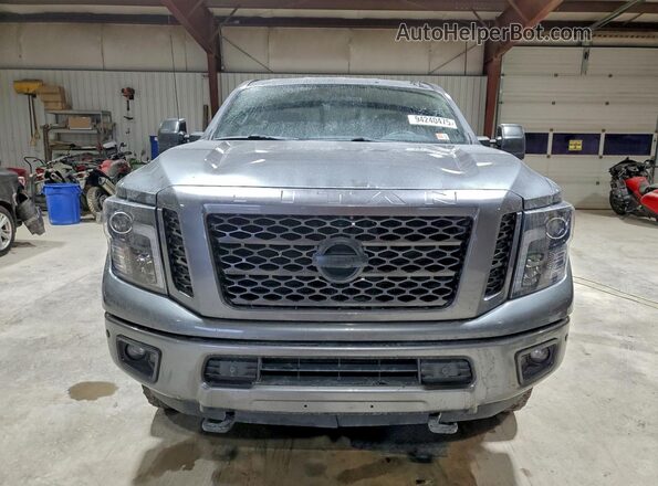 1N6BA1F45JN530004 2018 NISSAN TITAN Серый Вид спереди