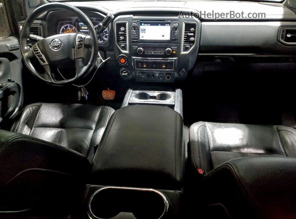 1N6BA1F45JN530004 2018 NISSAN TITAN Серый Вид панели приборов