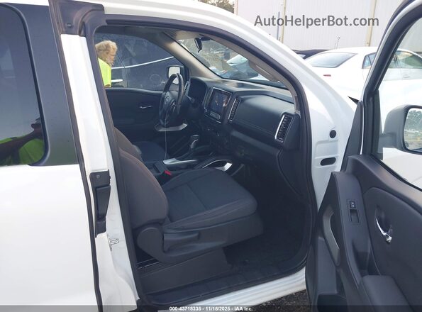 1N6ED1CL4RN661503 2024 NISSAN FRONTIER White Front interior view